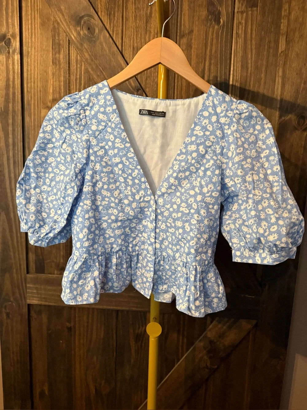 Zara Light Blue Floral V-Neck Puff Sleeve Peplum Top